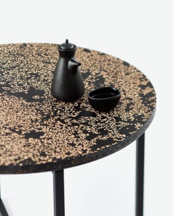stolik kawowy okrągły o średnicy 60 cm, blat wykonany ręcznie z ekologicznej płyty cork decor.