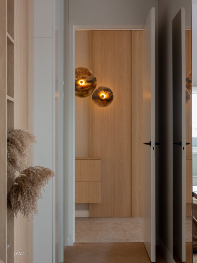 Kinkiet Migaloo Home z bursztynem – transparentna lampa dekoracyjna