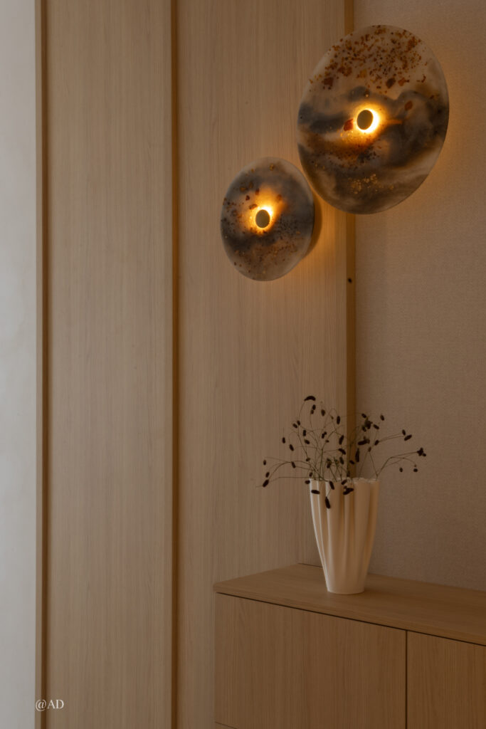 Kinkiet Migaloo Home z bursztynem – transparentna lampa dekoracyjna